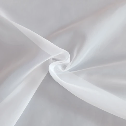 Unifarbener, bleihaltiger Voile-Stoff mit großer Breite
