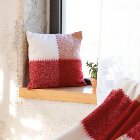 Housse de coussin à carreaux aspect mohair 45 x 45 cm Bordeaux