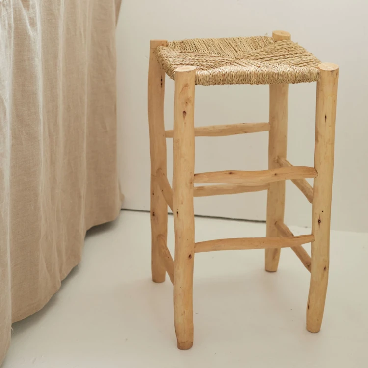 Barkruk van hout en doum