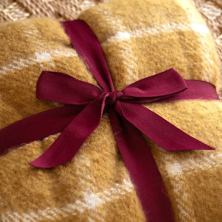 Coperta a quadri effetto mohair con frange