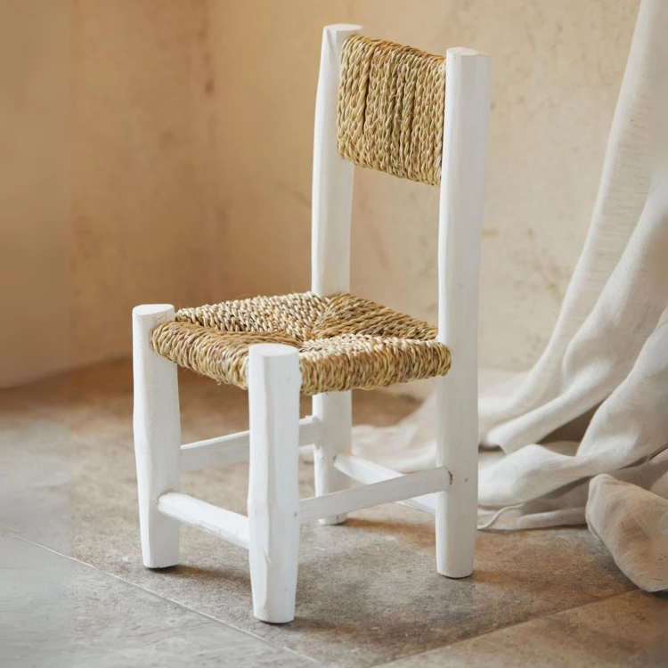 Sedia per bambini in legno bianco e doum