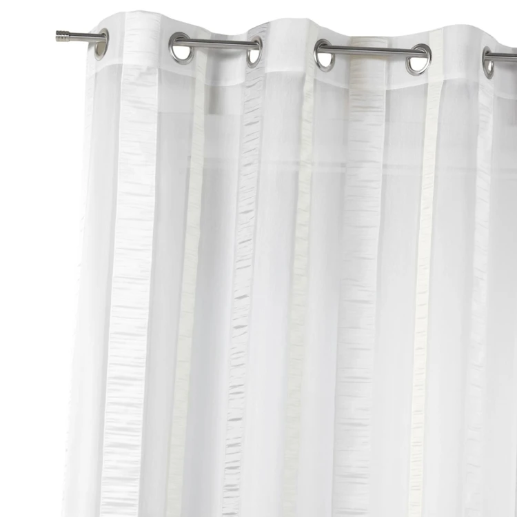 Cortina de organza con rayas verticales