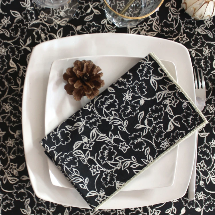 Lot de 4 serviettes de table motif fleuri