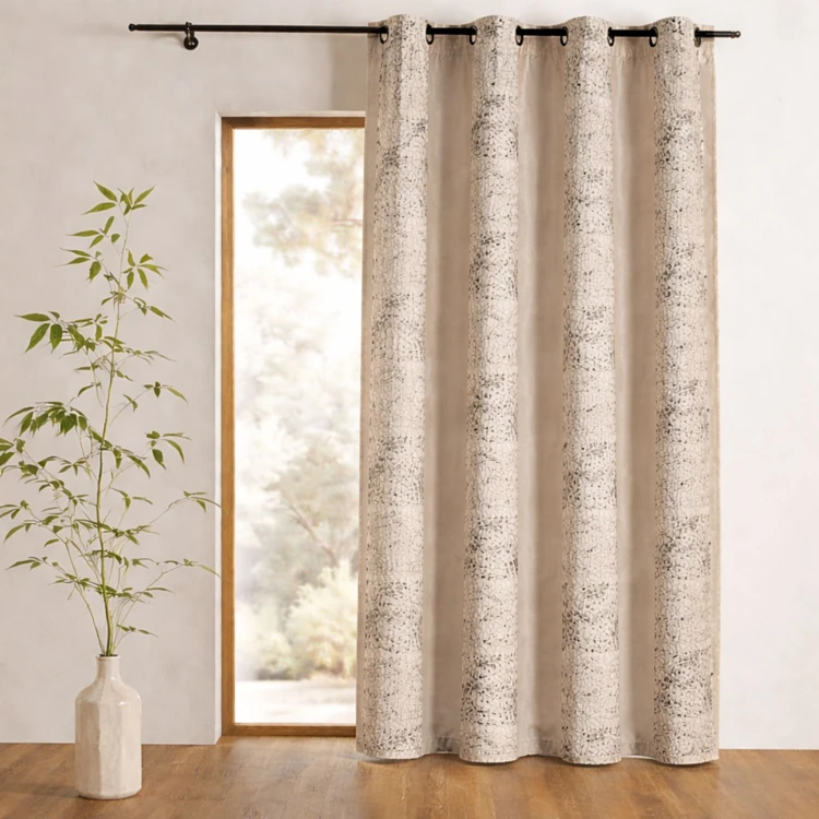 Cortina de shantung bordada com faixas de motivos étnicos