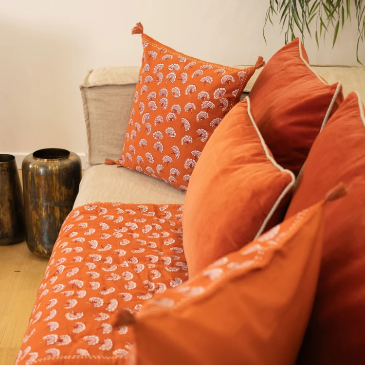Dekokissen mit Blumenmuster bedruckt