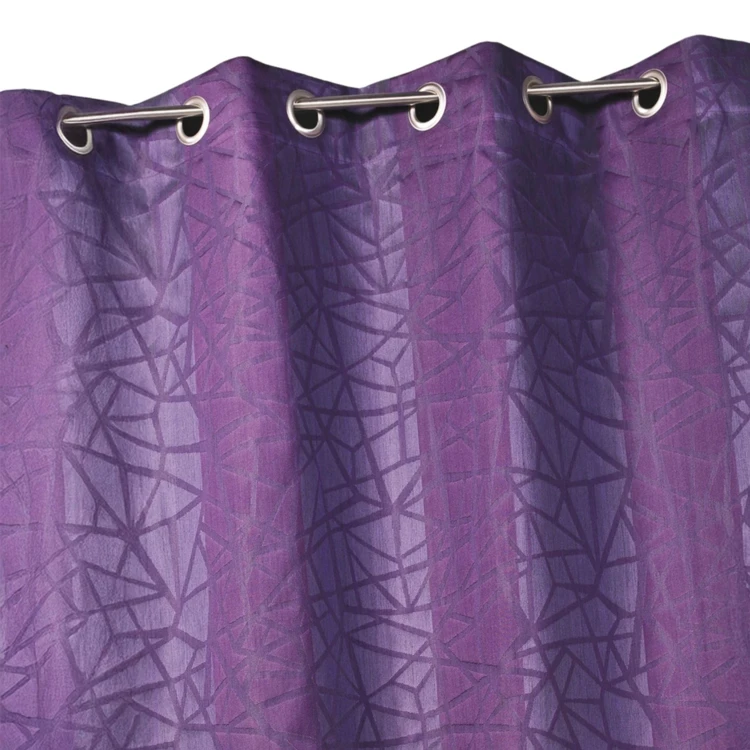 Cortina opaca em jacquard com estampados e riscas verticais