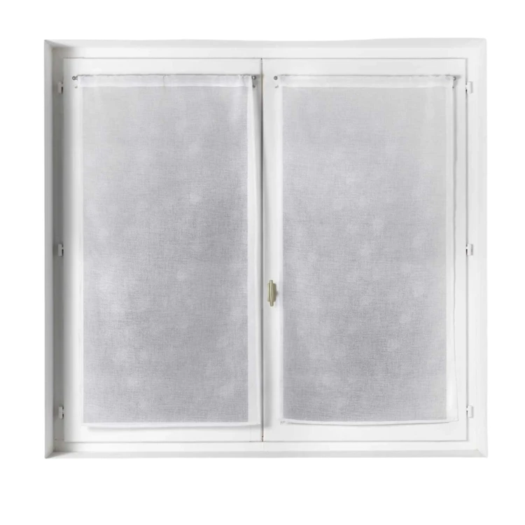 Par de pequenas cortinas com padrão de bolinhas prateadas