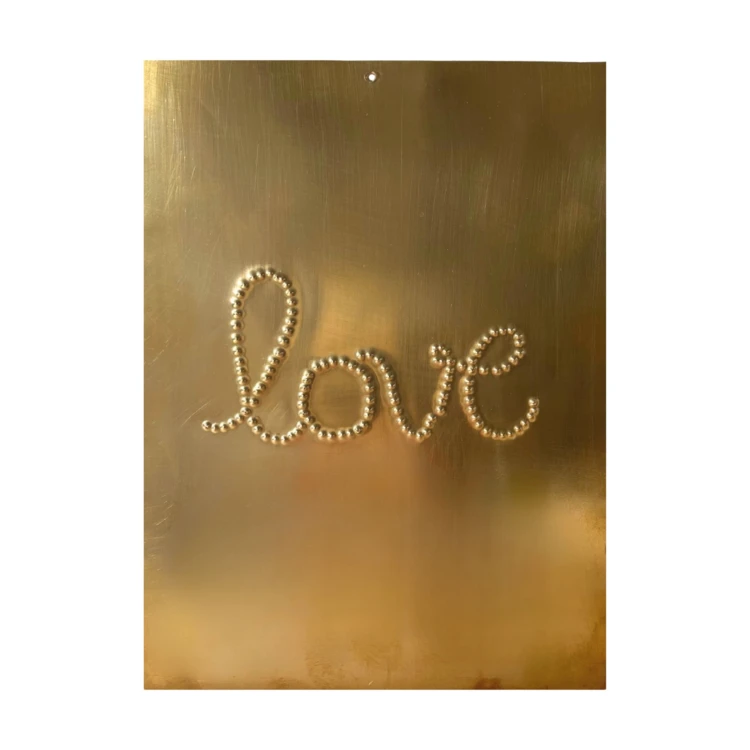 LOVE wanddecoratie van gehamerd messing