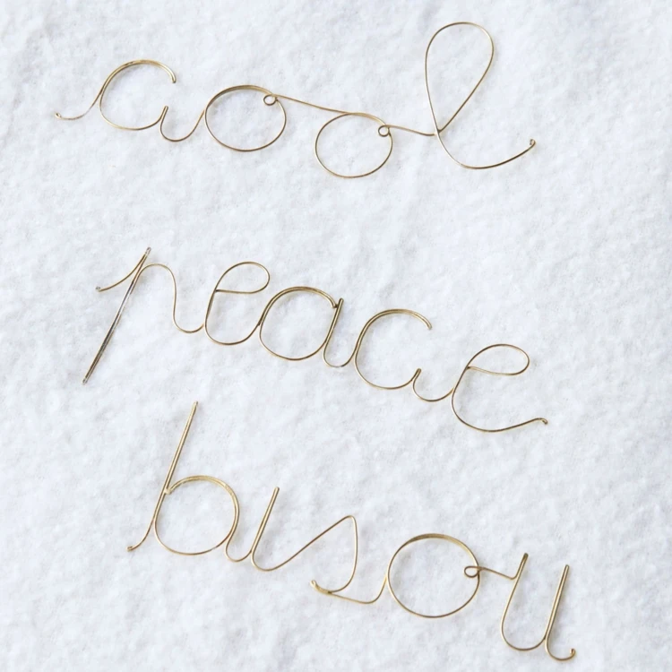 Wort Messingdraht vergoldet "PEACE"