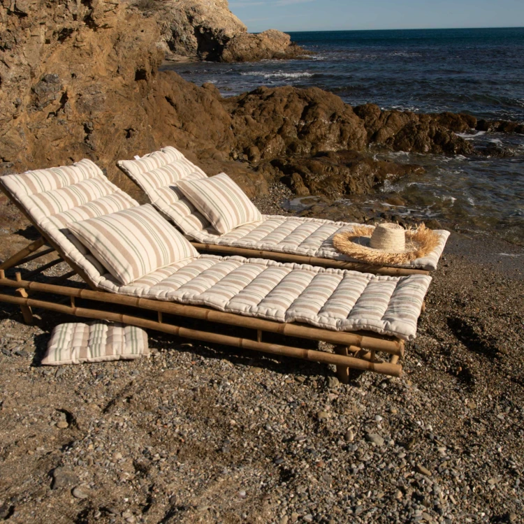 Matelas bain de soleil matelassé à rayures
