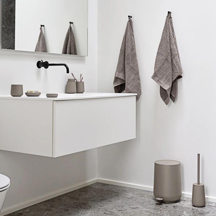 Cepillo de baño de gres y acero