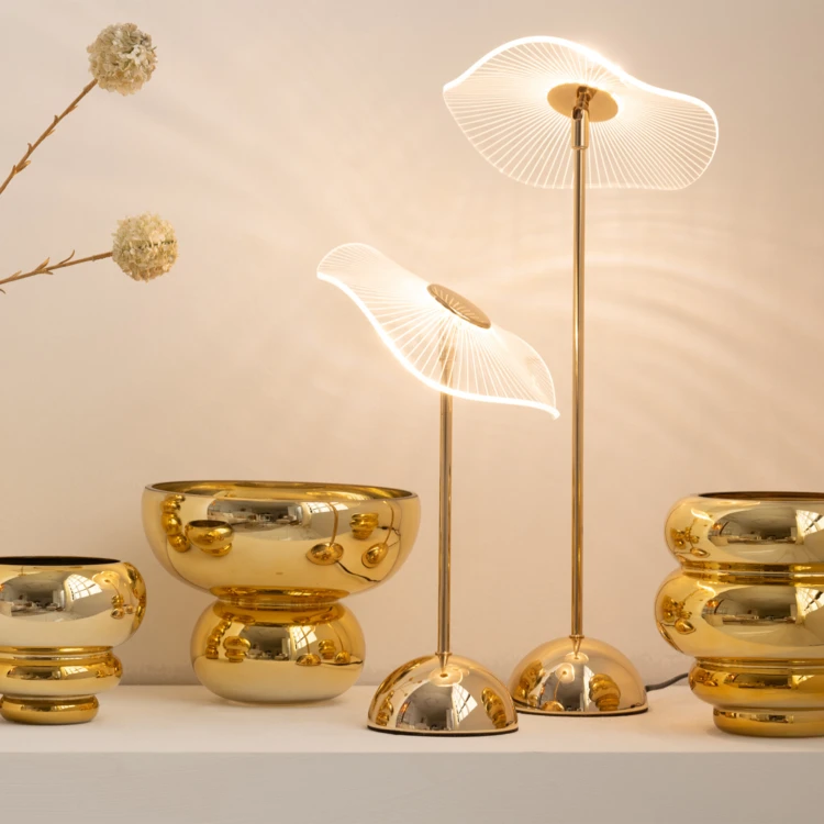 Lampe de table LED en métal effet fleur