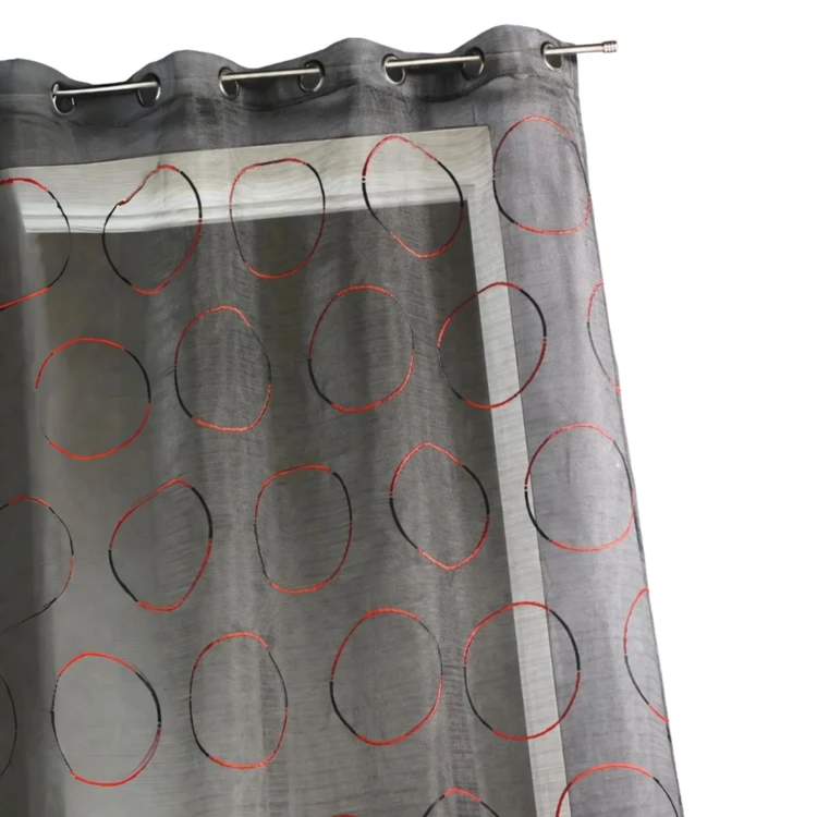Voile de organza com círculos bordados