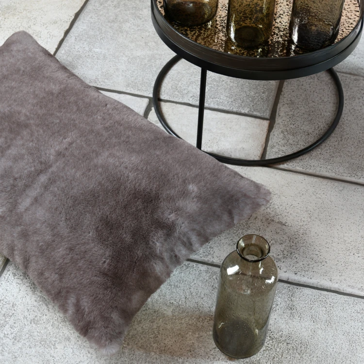 Coussin imitation fourrure ultra douce