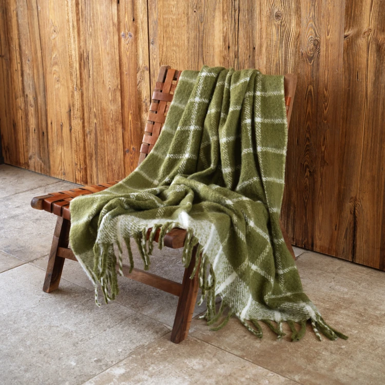 Coperta a quadri effetto mohair con frange