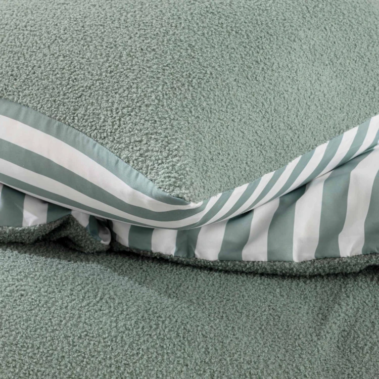 Set da letto a 2 pezzi in pile con risvolto a quadri: copriletto + federa
