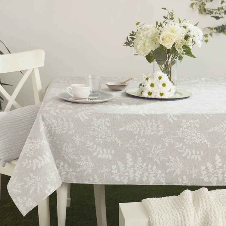 Mantel rectangular de policotón jacquard con tratamiento antimanchas
