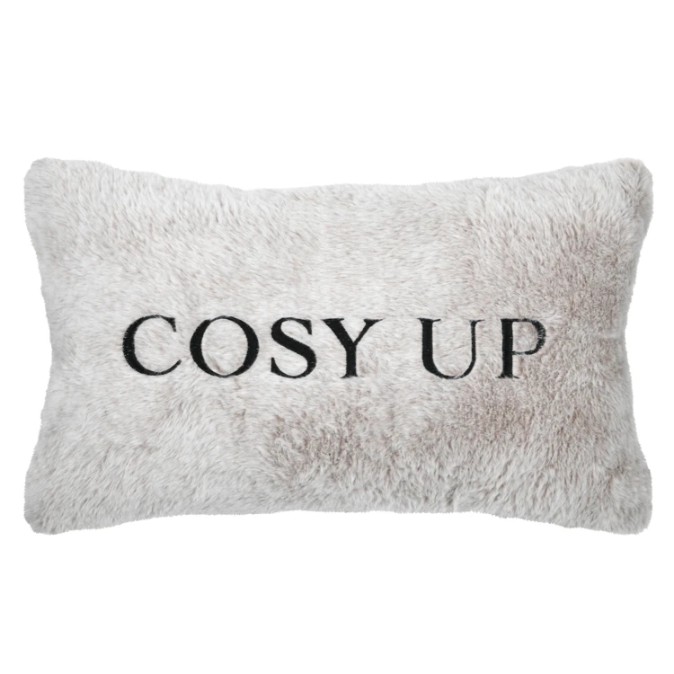 Coussin imitation fourrure brodé "Cosy up"