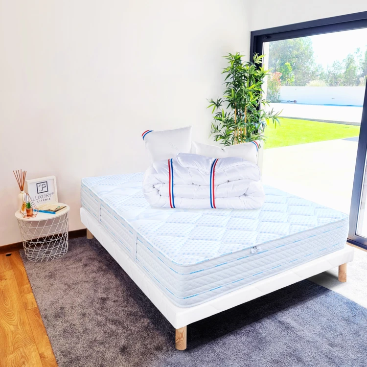 Ensemble literie avec matelas mémoire de forme 24 cm, sommier blanc, oreillers et couette