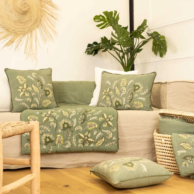 Dekorative Steppdecke aus Polylin mit Blumenmuster