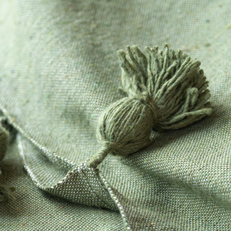 Cama de lã com borlas