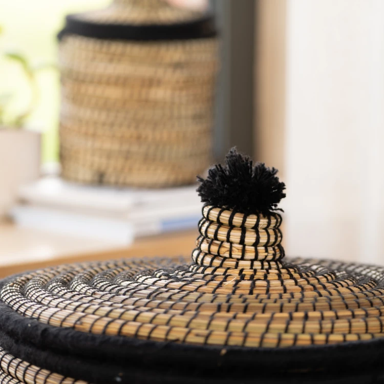 Cesto para roupa suja em fibras vegetais e lã