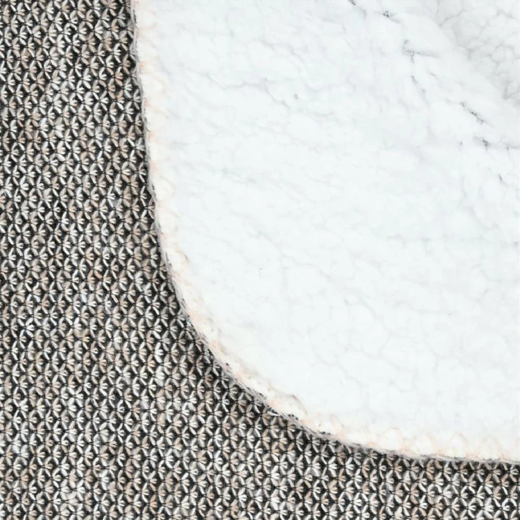 Strickdecke mit Sherpa-Futter