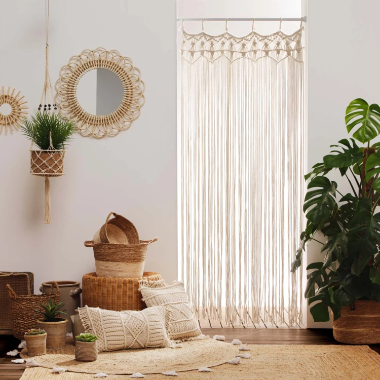 Cojín extraíble con flecos y macramé