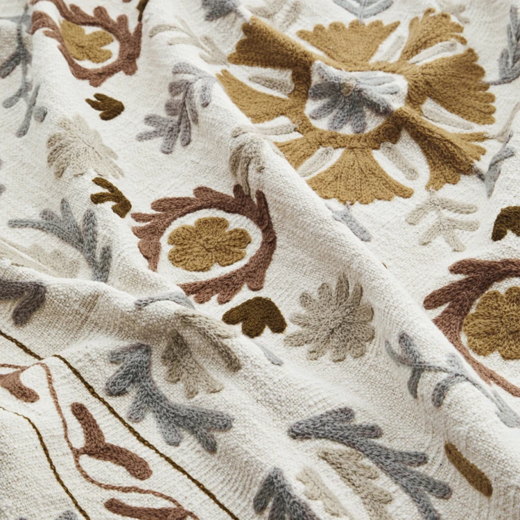 Bestickte Baumwoll-Decke mit Blumenmustern