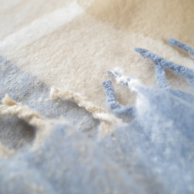 Manta xadrez com aspeto de mohair e franjas