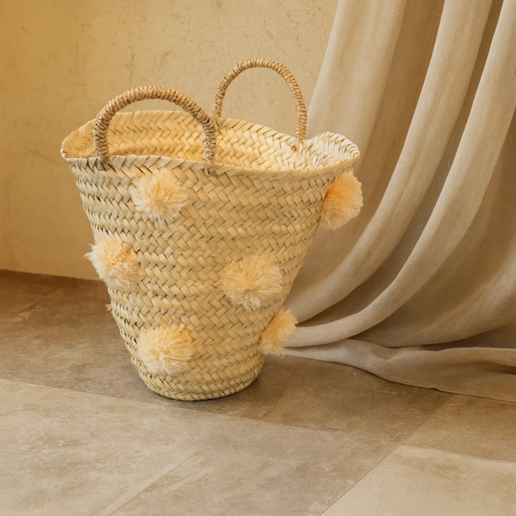 Cestino portaoggetti con nappe