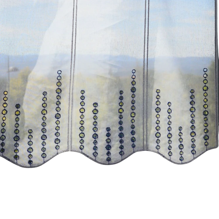 Windschutz mit bunten gestickten Kreisen