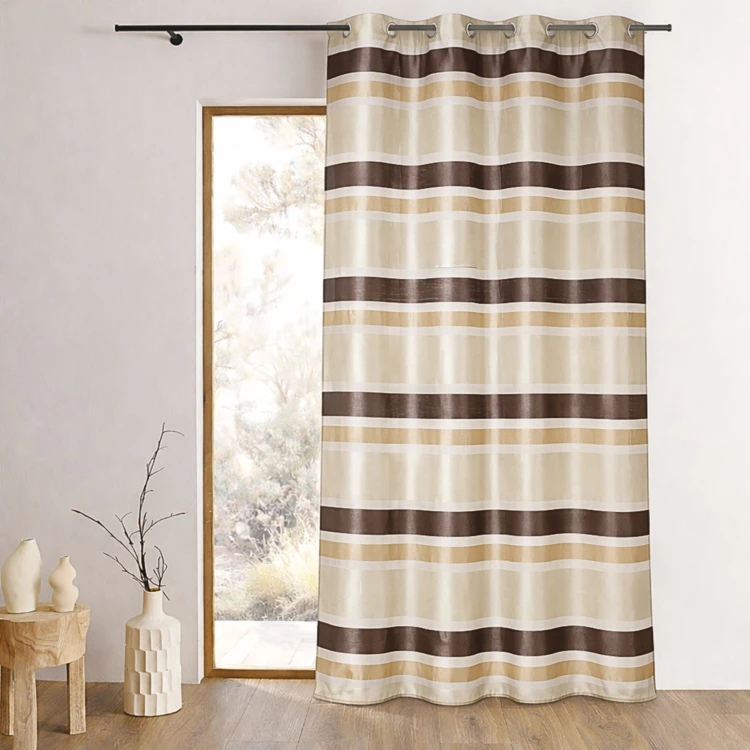 Farbiger Organza-Vorhang mit horizontalen Streifen