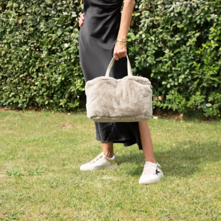 Bolso de piel sintética con asa y correa desmontable