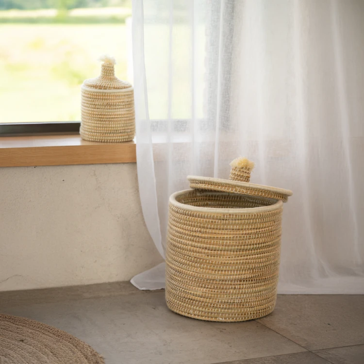 Cesto para roupa suja em fibras vegetais e lã