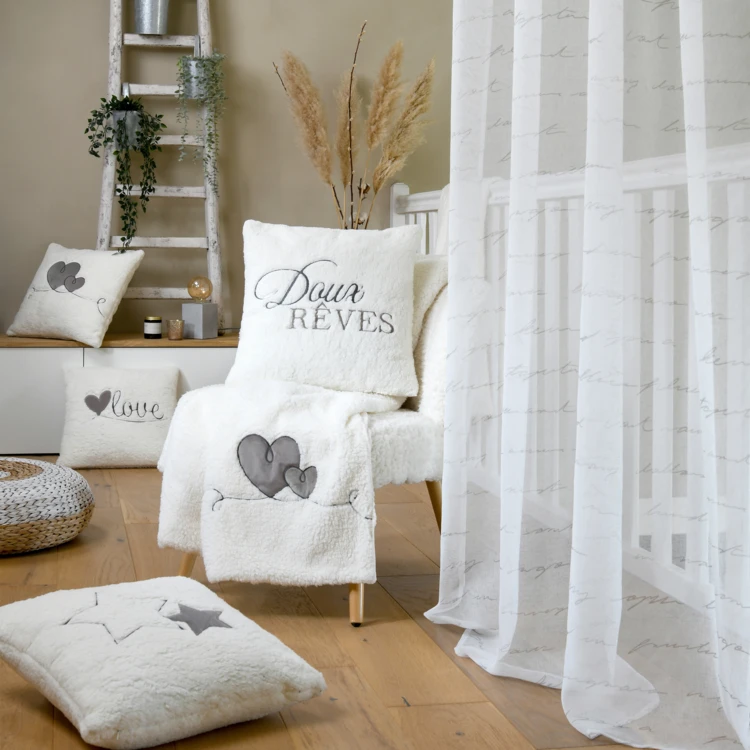 Plaid in Lammfell-Optik mit Herzmuster