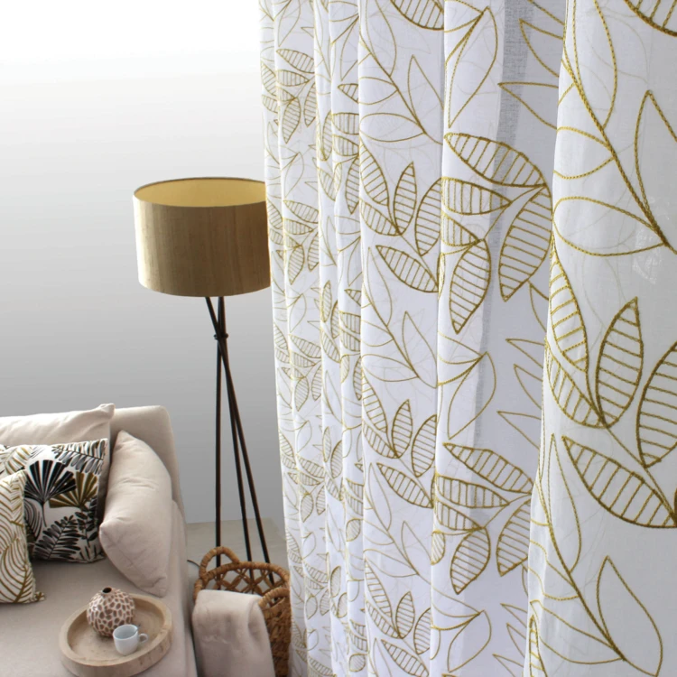 Voilage brodé motif feuillage