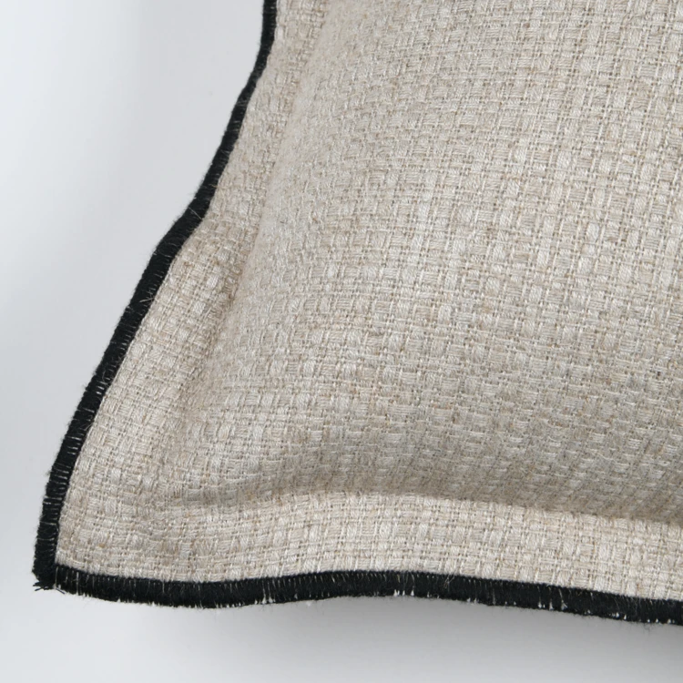 Coussin  poly-lin volant plat feston noir