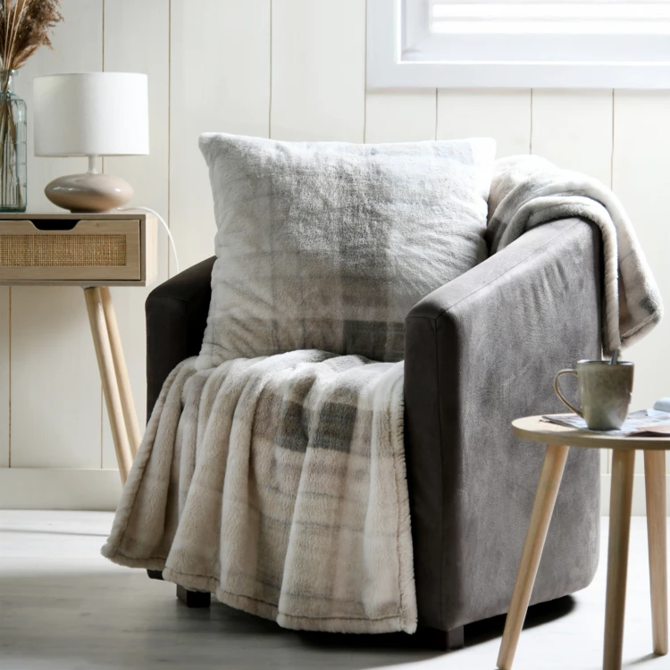Imitatie bont tartan kussen