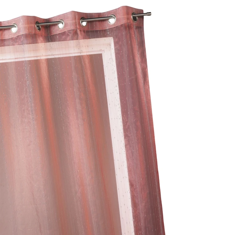 Cortina de organza con gotitas metálicas