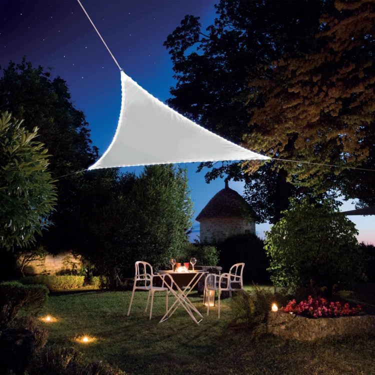 Voile d’ombrage triangulaire avec leds solaires