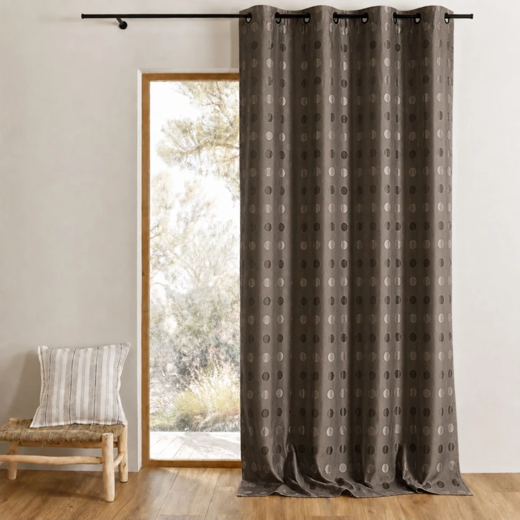 Cortina jacquard com bolinhas tom sobre tom