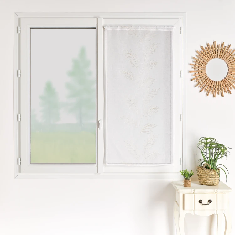 Cortinas con hojas bordadas
