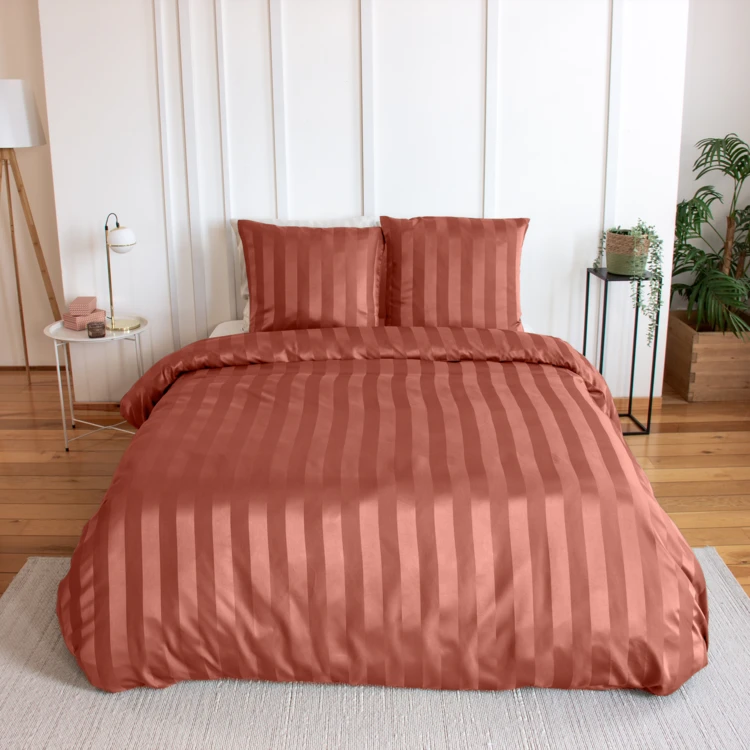 Parure de lit 3 pièces satin à fines rayures housse + taies