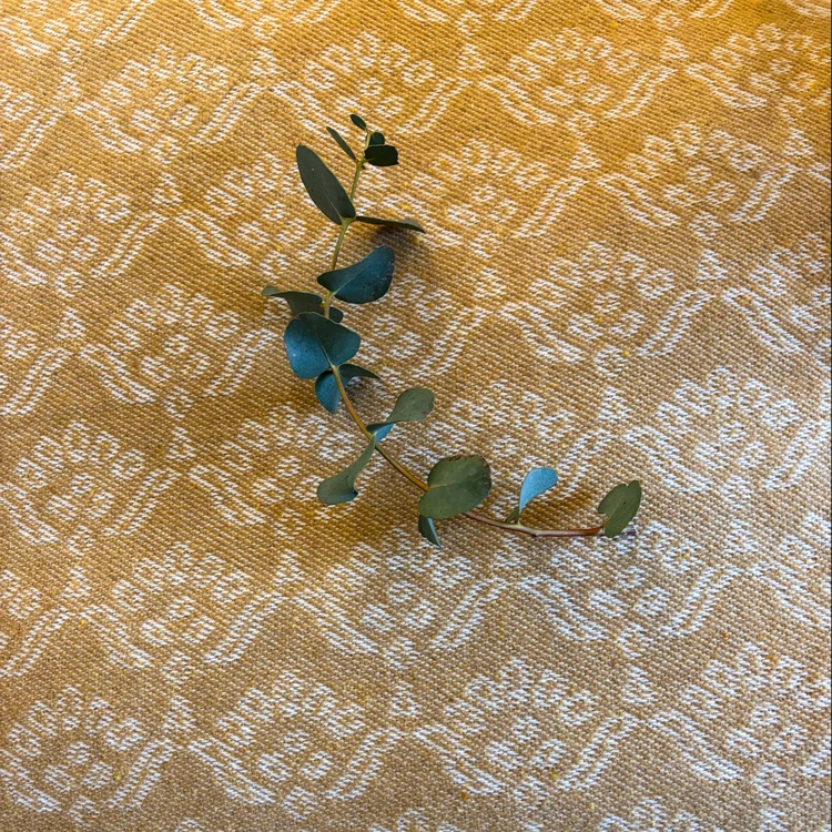Jacquard-Bettüberwurf mit Blumenmuster