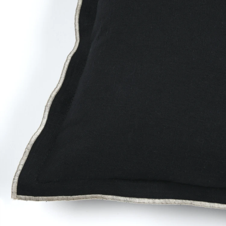 Coussin coton volant plat feston noir