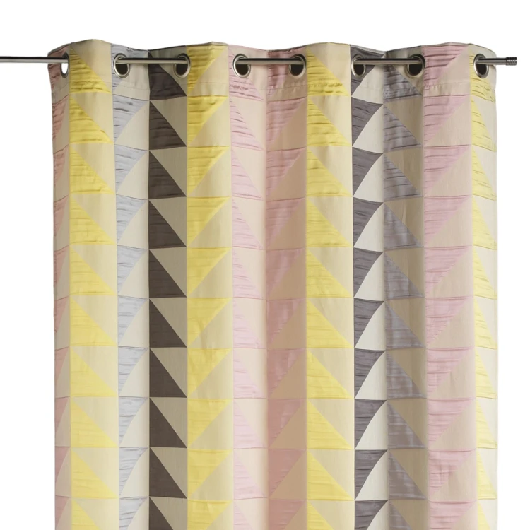Cortina jacquard opaca com estampados triangulares