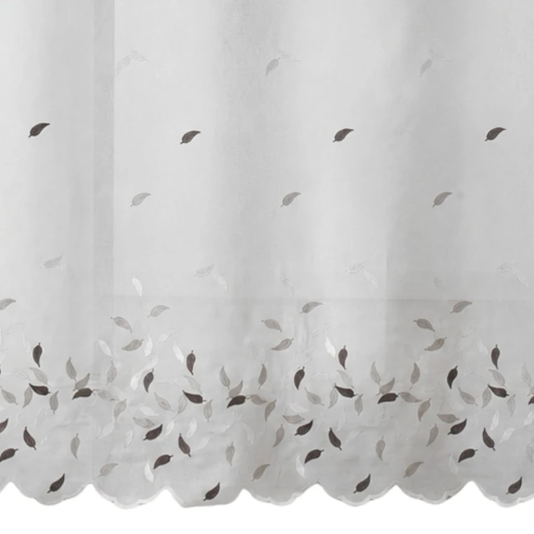 Cortina transparente bordada com folhas e bainha recortada