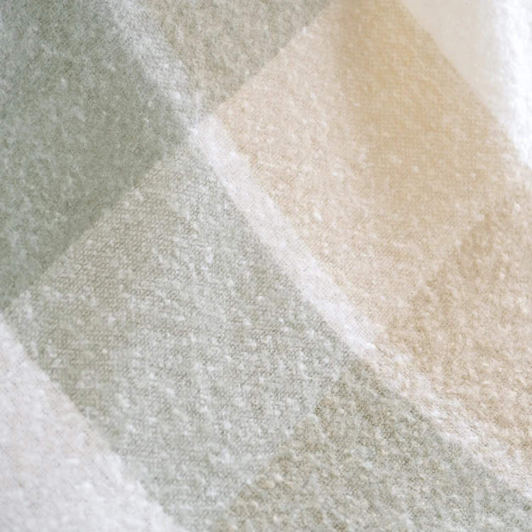 Manta xadrez com aspeto de mohair e franjas