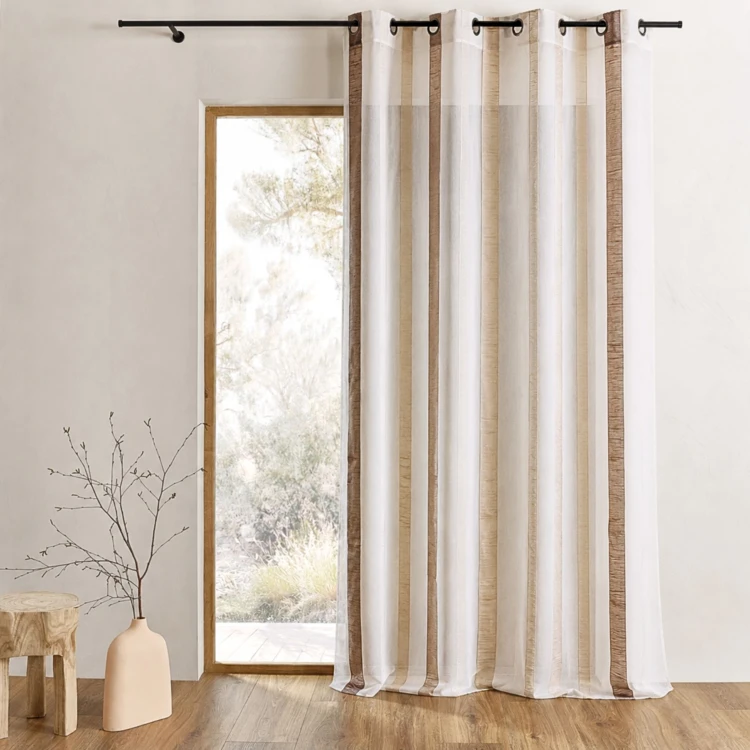 Cortina de organza con rayas verticales